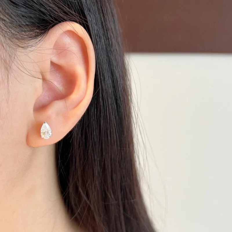 莫桑系列S925纯银莫桑钻白色梨形切割水滴耳钉女闪耀耳饰女
