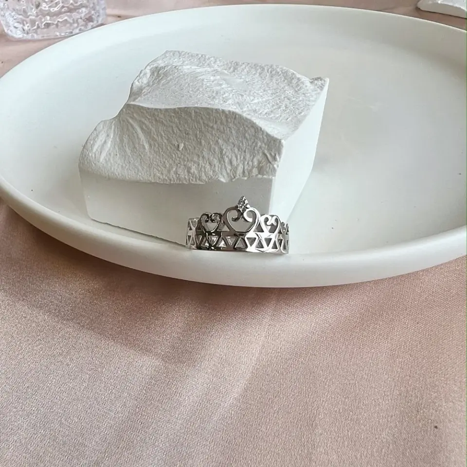 饰品S925纯银戒指女镀18K白金个性复古爱心晚宴皇冠戒指